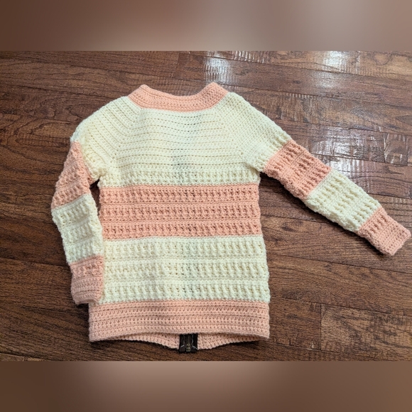 Hand Knit Cozy Pink and Cream Zipper Cardigan With Floral Design Kids Sz L 10-12 - Picture 6 of 8